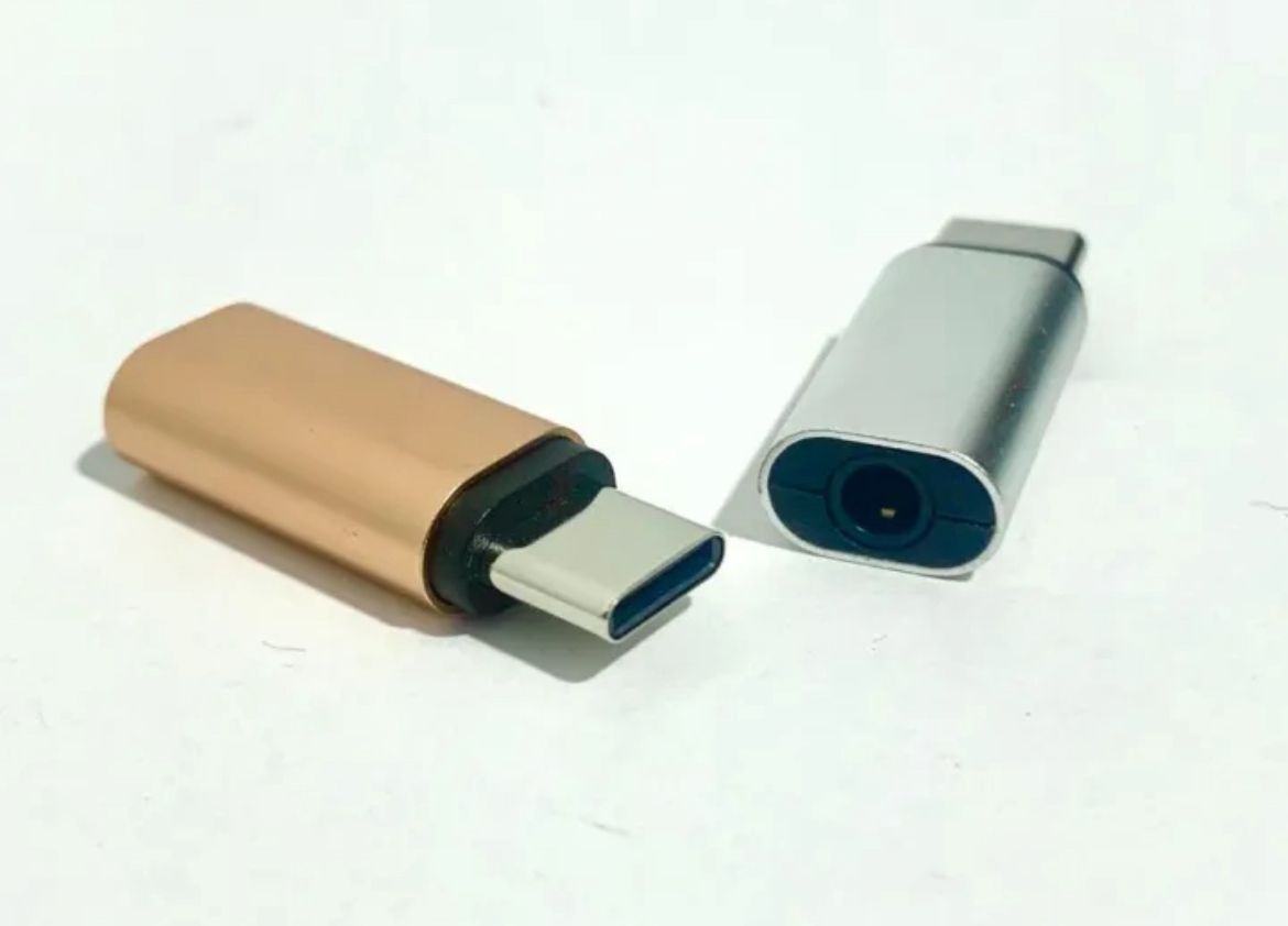 F-35 USB-C to 3.5mm Headphone Jack Adapter