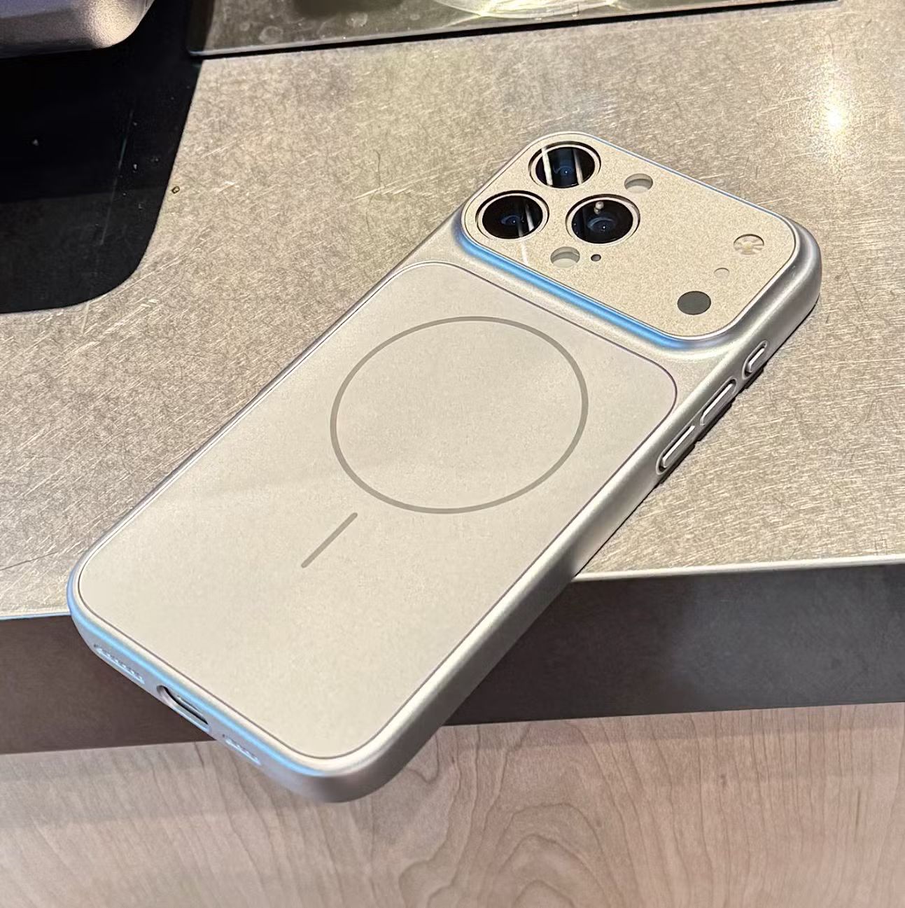 Tadagee Snap Case for an iPhone 13 Pro Max